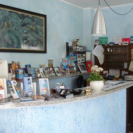 Hotel Primavera デセンツァーノ・デル・ガルダ エクステリア 写真