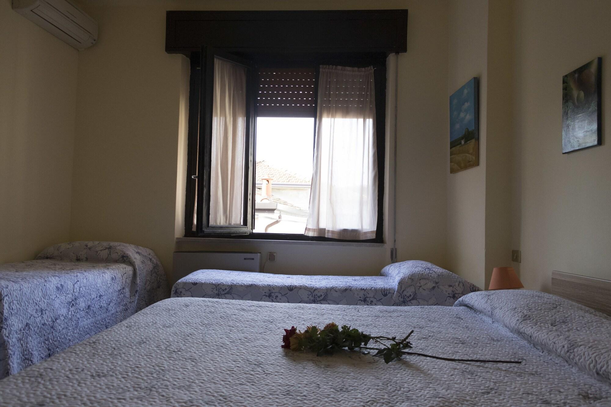 Hotel Primavera デセンツァーノ・デル・ガルダ エクステリア 写真