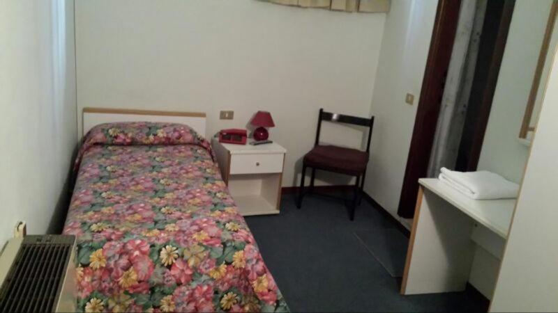 Hotel Primavera デセンツァーノ・デル・ガルダ 部屋 写真